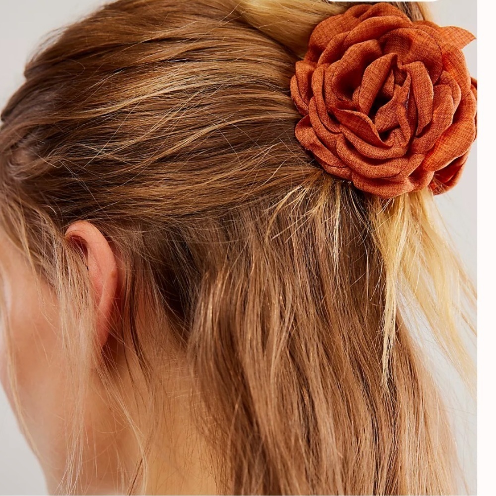 Free People Rosette Claw Clip NWT - Picture 3 of 5